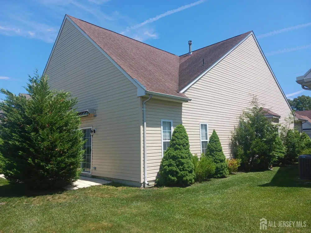6 Holly Manor Court Helmetta, NJ 08828