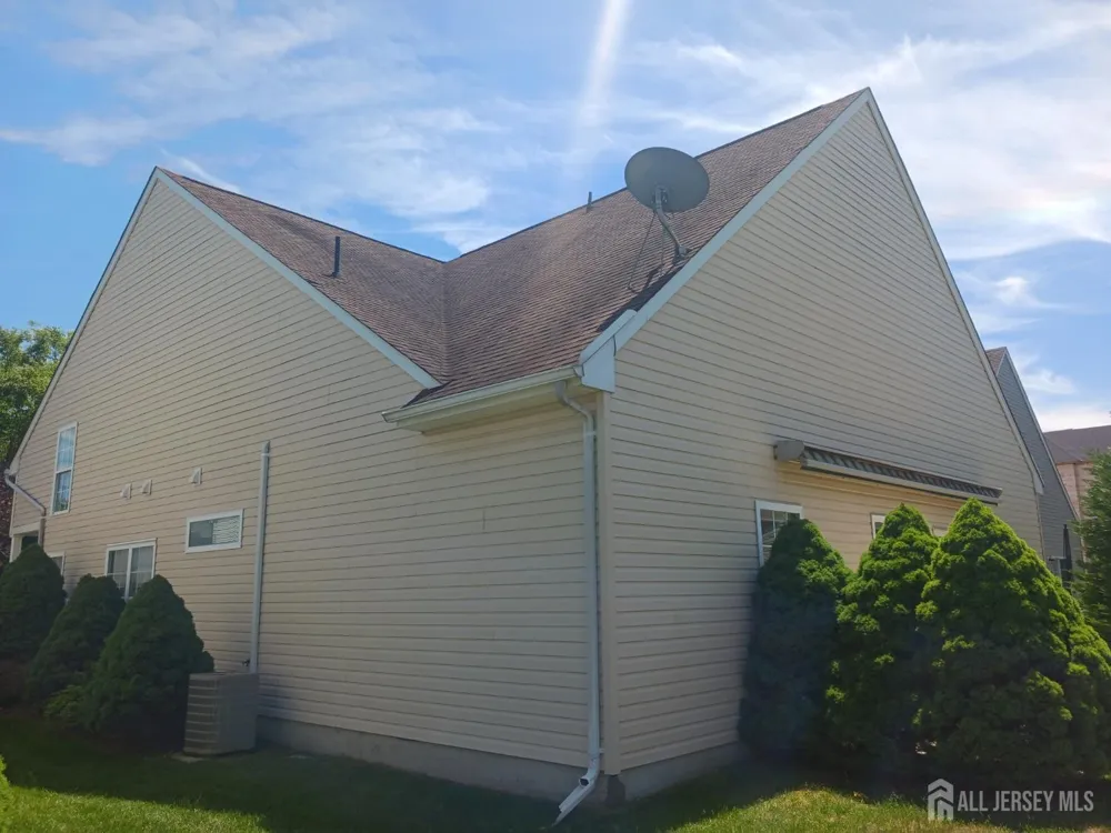 6 Holly Manor Court Helmetta, NJ 08828