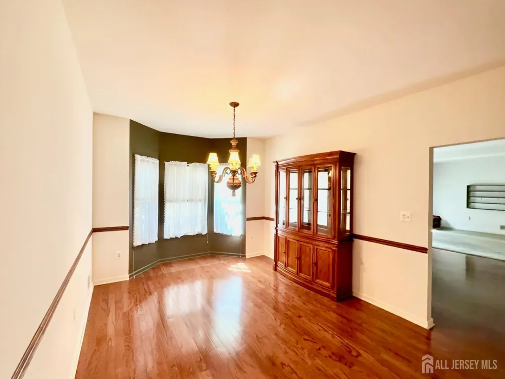 6 Holly Manor Court Helmetta, NJ 08828