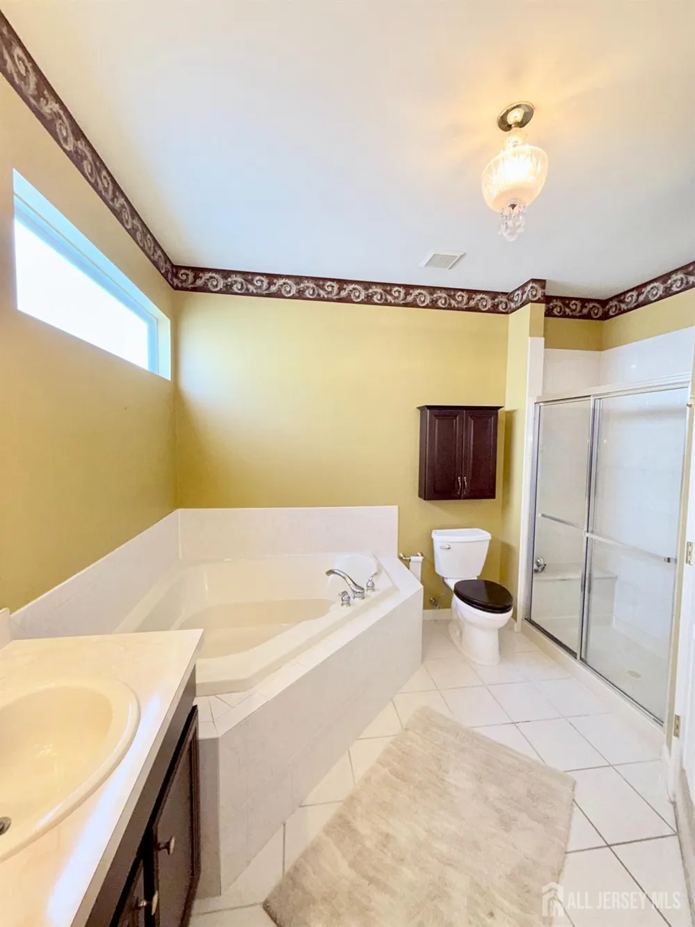 6 Holly Manor Court Helmetta, NJ 08828