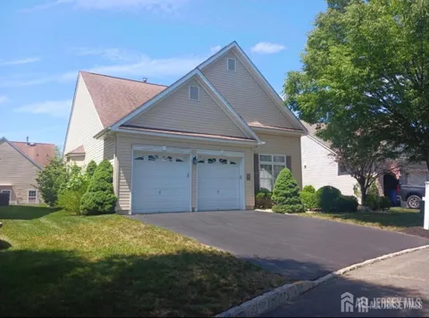 6 Holly Manor Court