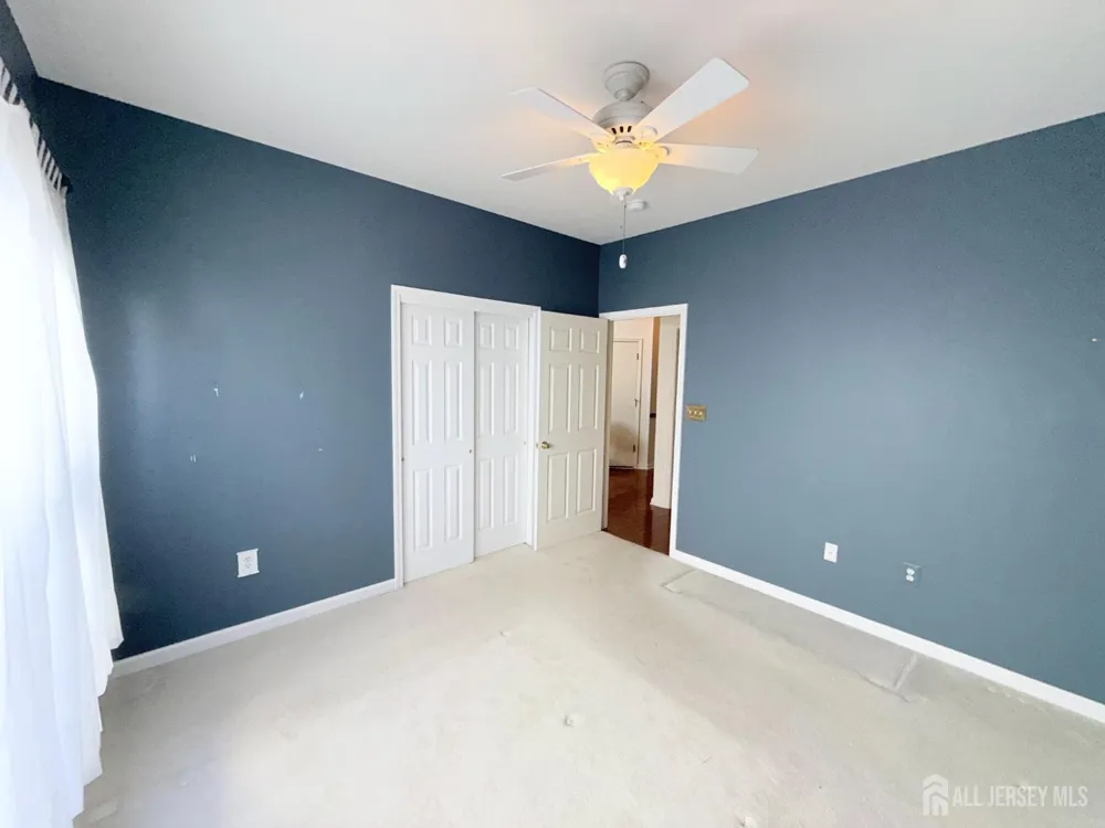 6 Holly Manor Court Helmetta, NJ 08828