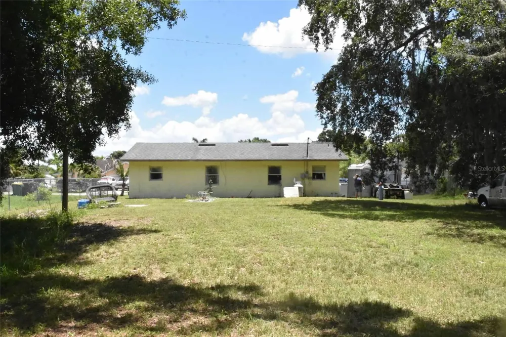 907 PINE STREET Immokalee, FL 34142