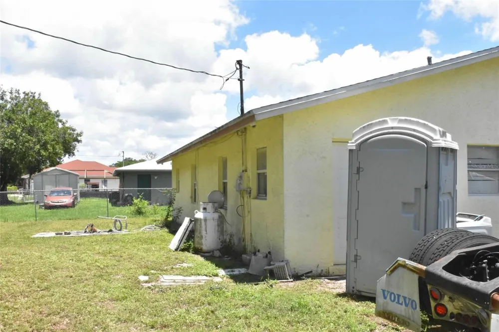 907 PINE STREET Immokalee, FL 34142