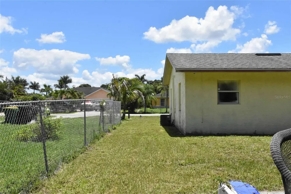 907 PINE STREET Immokalee, FL 34142