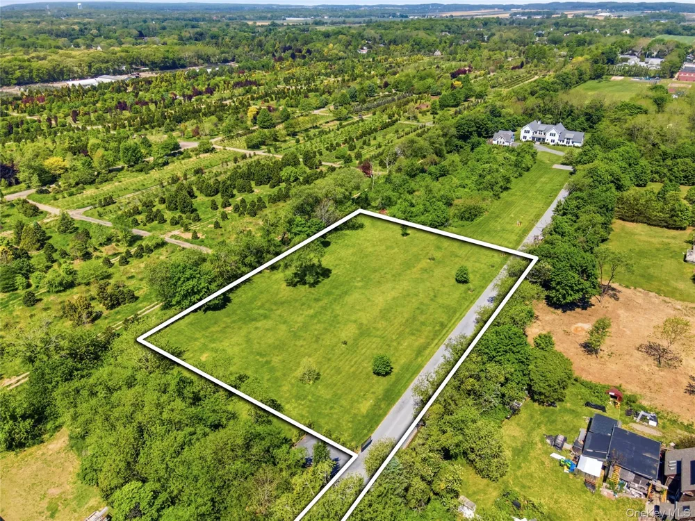 704 Hubbard Avenue Aquebogue, NY 11901