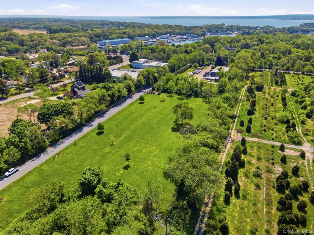704 Hubbard Avenue Aquebogue, NY 11901
