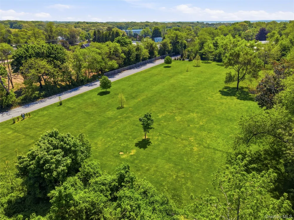 704 Hubbard Avenue Aquebogue, NY 11901