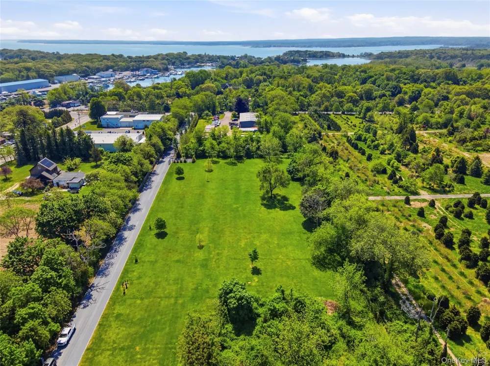 704 Hubbard Avenue Aquebogue, NY 11901