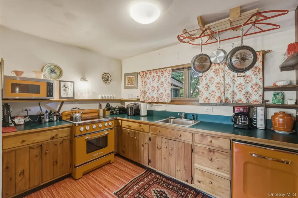 5 - 7 Downer Lane Woodstock, NY 12498