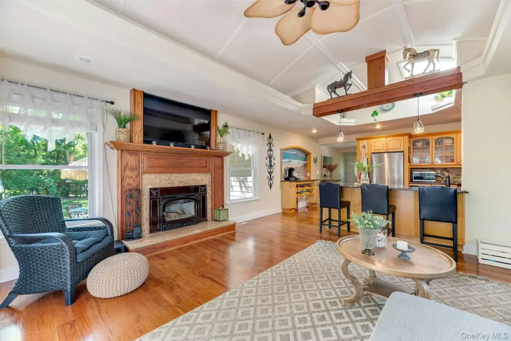 21 Jones Road Hampton Bays, NY 11946