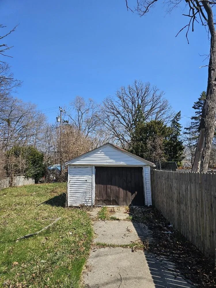 5786 Neff Detroit, MI 48224