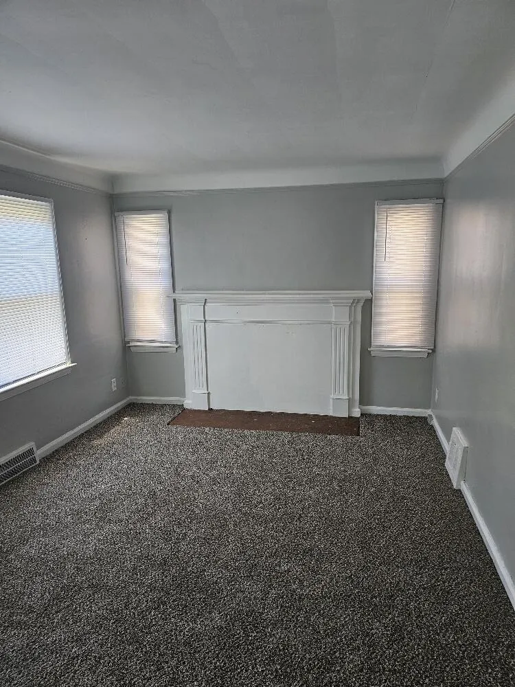5786 Neff Detroit, MI 48224
