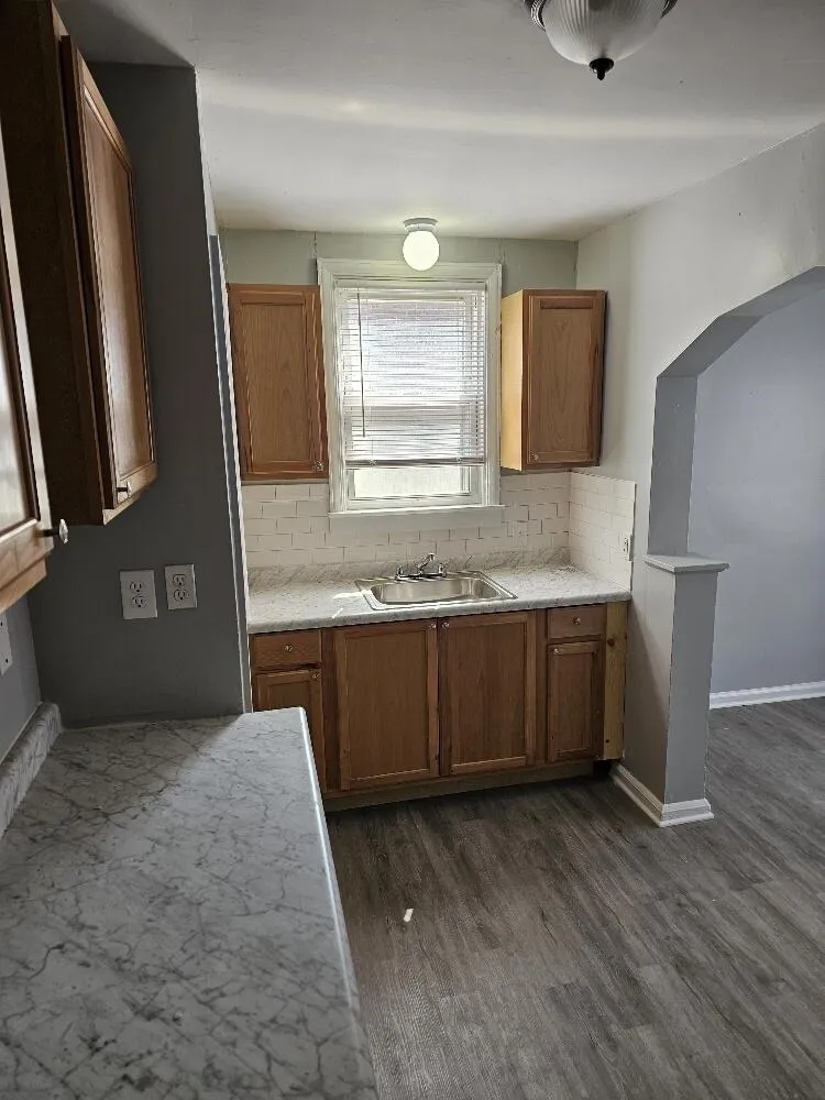 5786 Neff Detroit, MI 48224