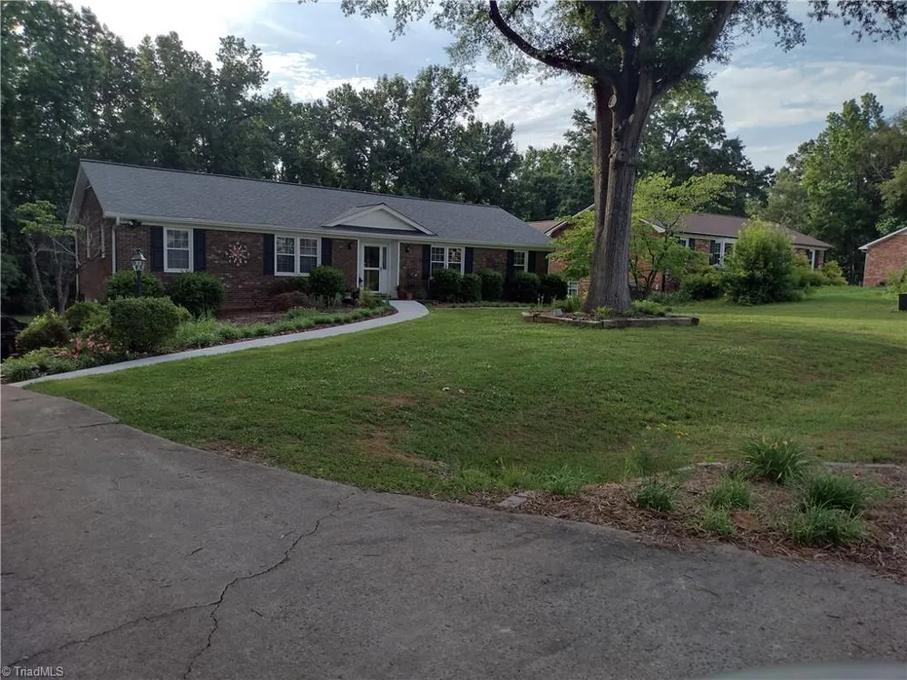 170 Queens Court Clemmons, NC 27012