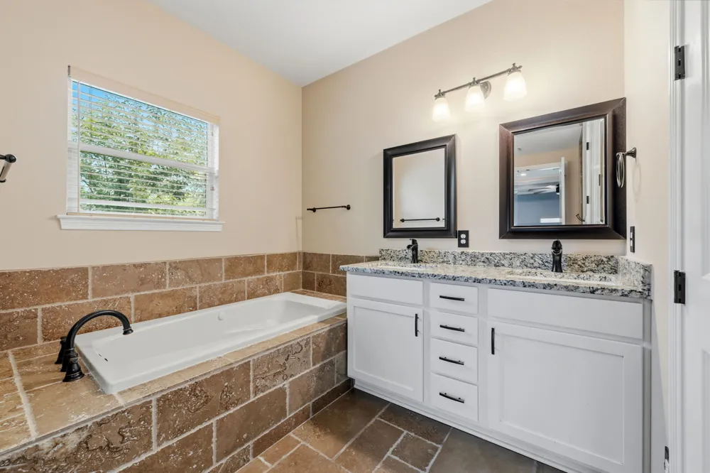 413 Bedford Drive Spicewood, TX 78669