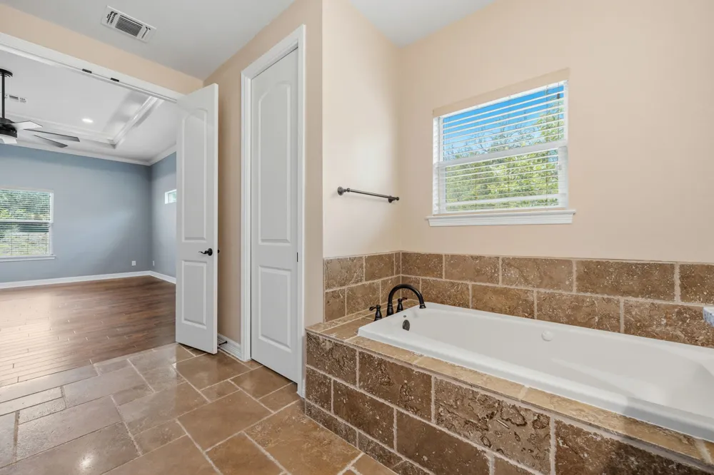 413 Bedford Drive Spicewood, TX 78669