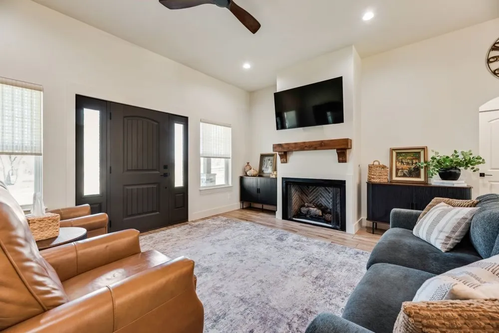 245 Creek Crossing Street Alvord, TX 76225