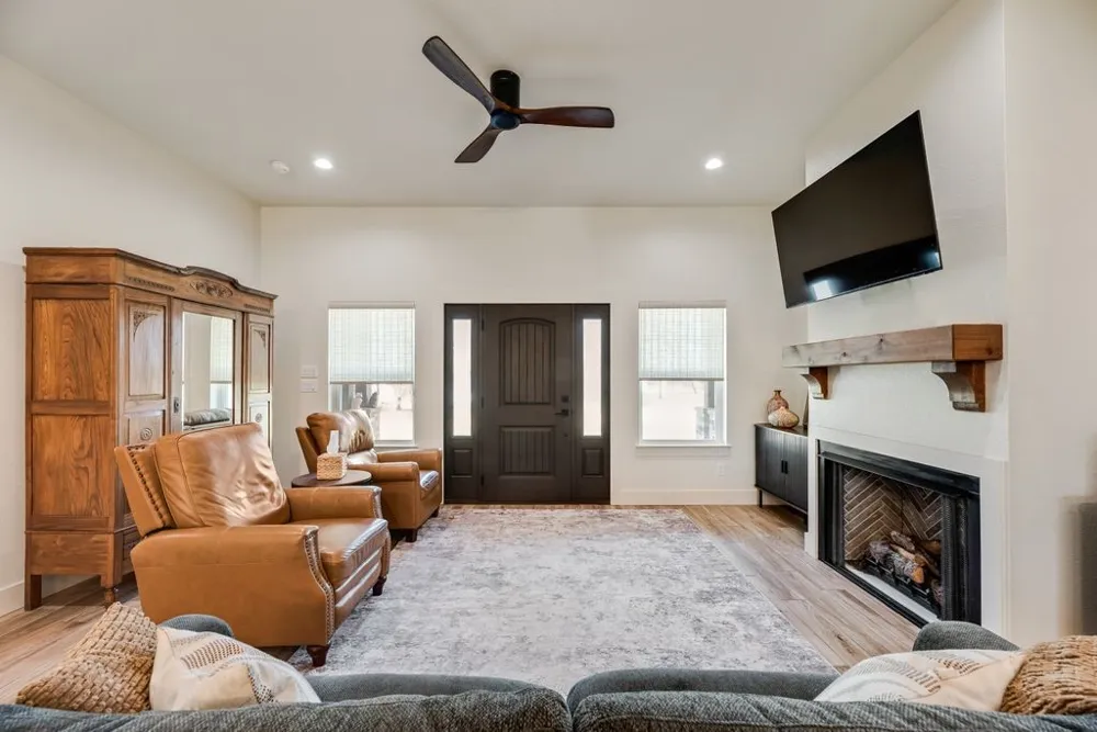 245 Creek Crossing Street Alvord, TX 76225