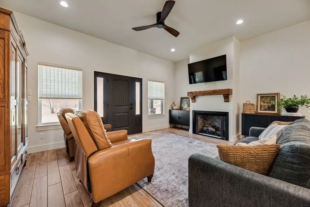 245 Creek Crossing Street Alvord, TX 76225
