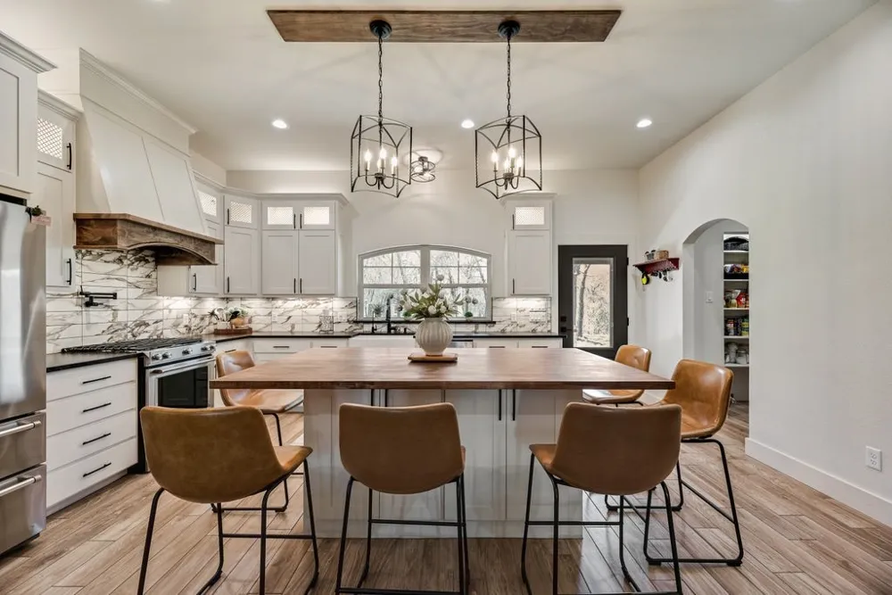 245 Creek Crossing Street Alvord, TX 76225