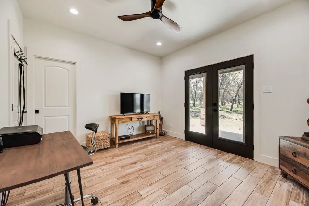 245 Creek Crossing Street Alvord, TX 76225