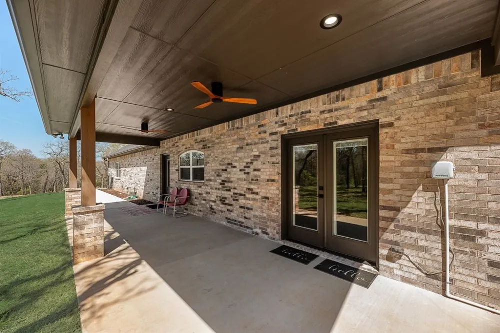 245 Creek Crossing Street Alvord, TX 76225