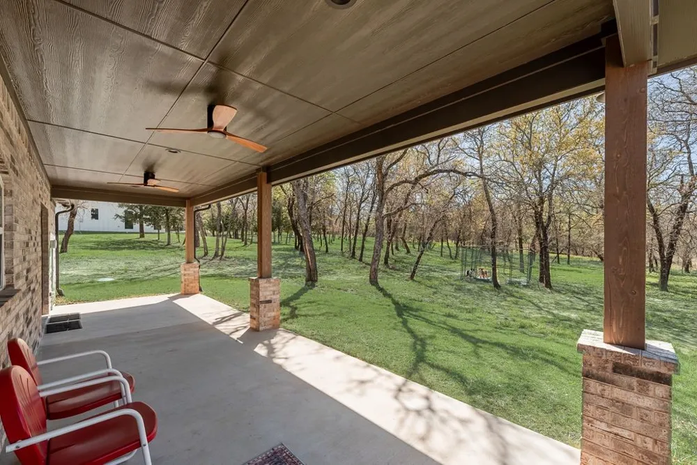 245 Creek Crossing Street Alvord, TX 76225