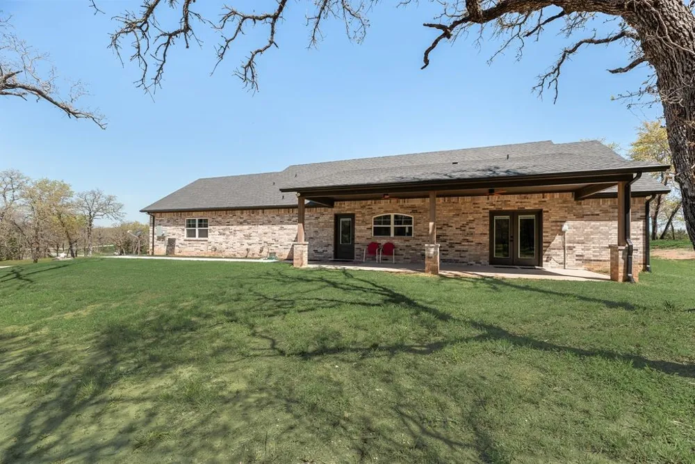 245 Creek Crossing Street Alvord, TX 76225
