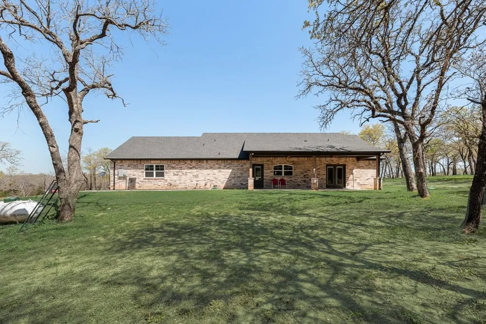 245 Creek Crossing Street Alvord, TX 76225
