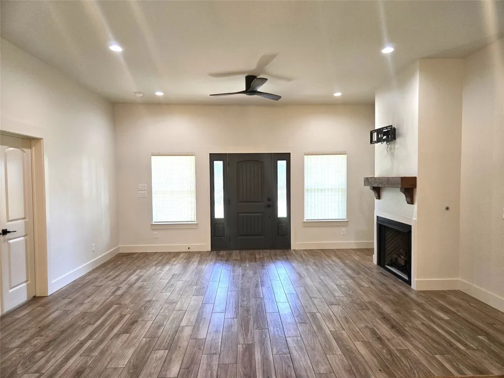 245 Creek Crossing Street Alvord, TX 76225