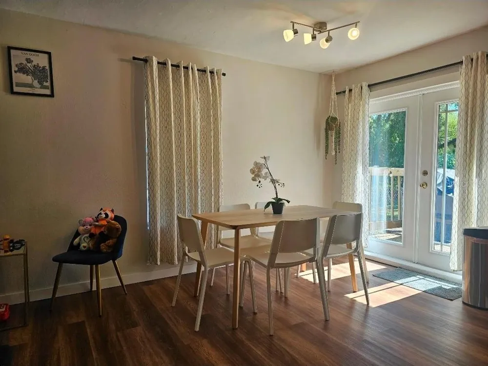 2015 OAKWOOD AVENUE Tampa, FL 33605