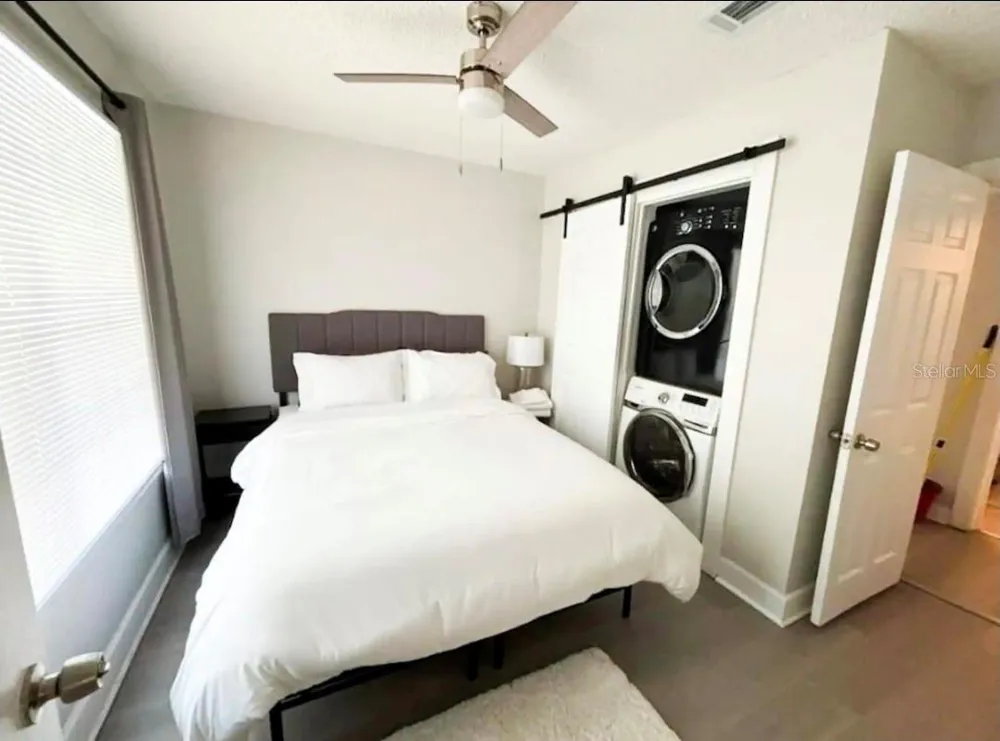 2015 OAKWOOD AVENUE Tampa, FL 33605