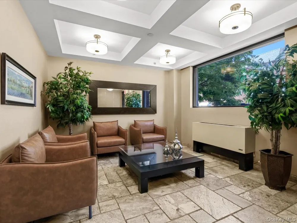 2519 35th Street #4C Astoria, NY 11103