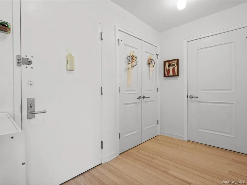 2519 35th Street #4C Astoria, NY 11103