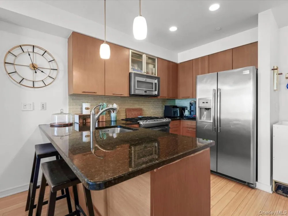 2519 35th Street #4C Astoria, NY 11103