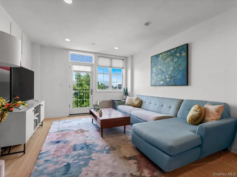 2519 35th Street #4C Astoria, NY 11103