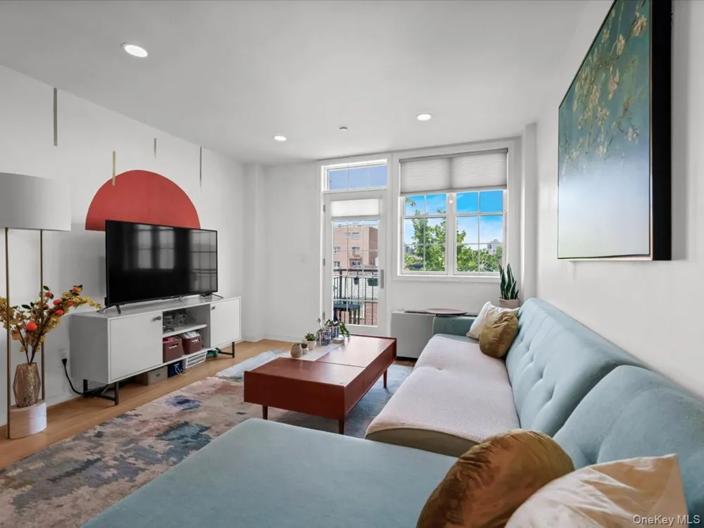 2519 35th Street #4C Astoria, NY 11103