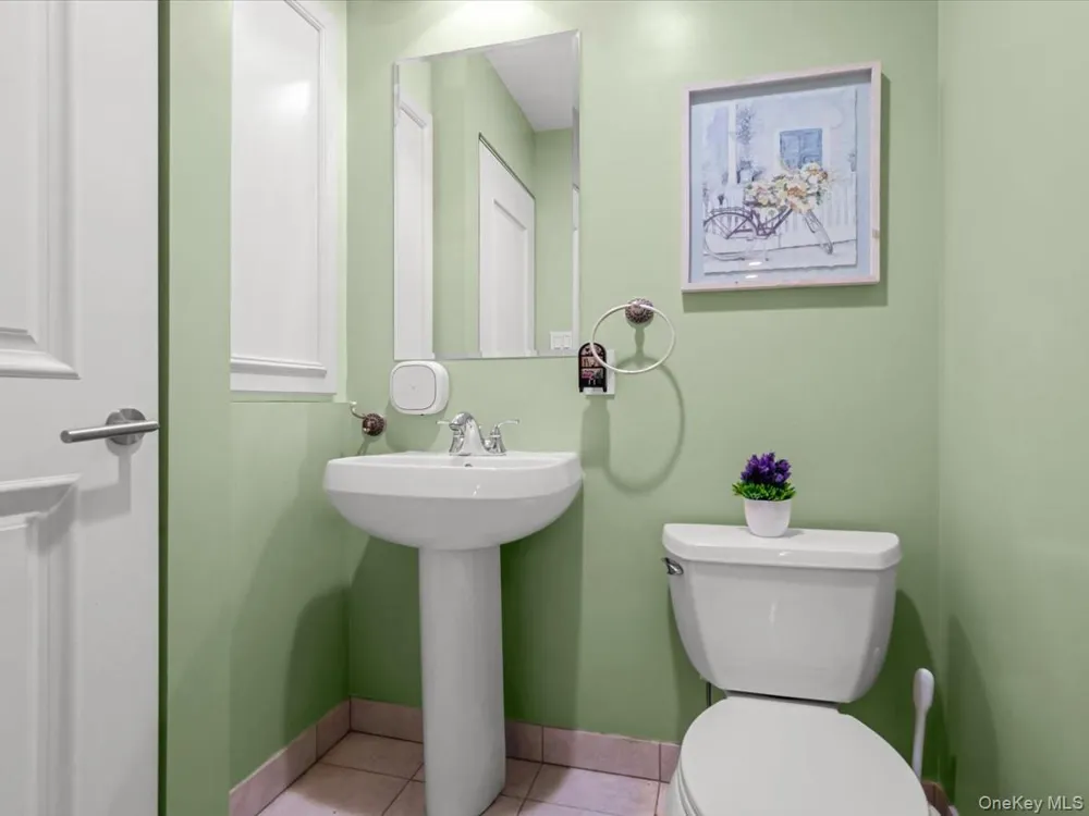 2519 35th Street #4C Astoria, NY 11103