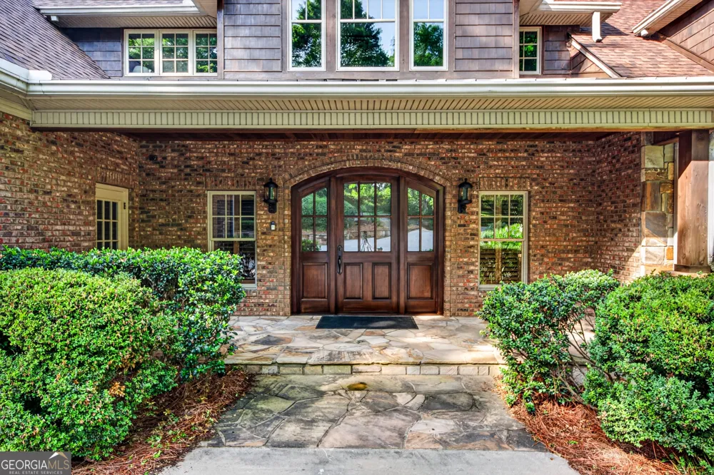795 Chenocetah DR Cornelia, GA 30531
