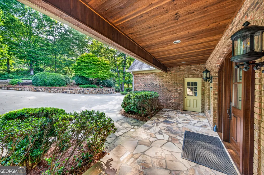 795 Chenocetah DR Cornelia, GA 30531
