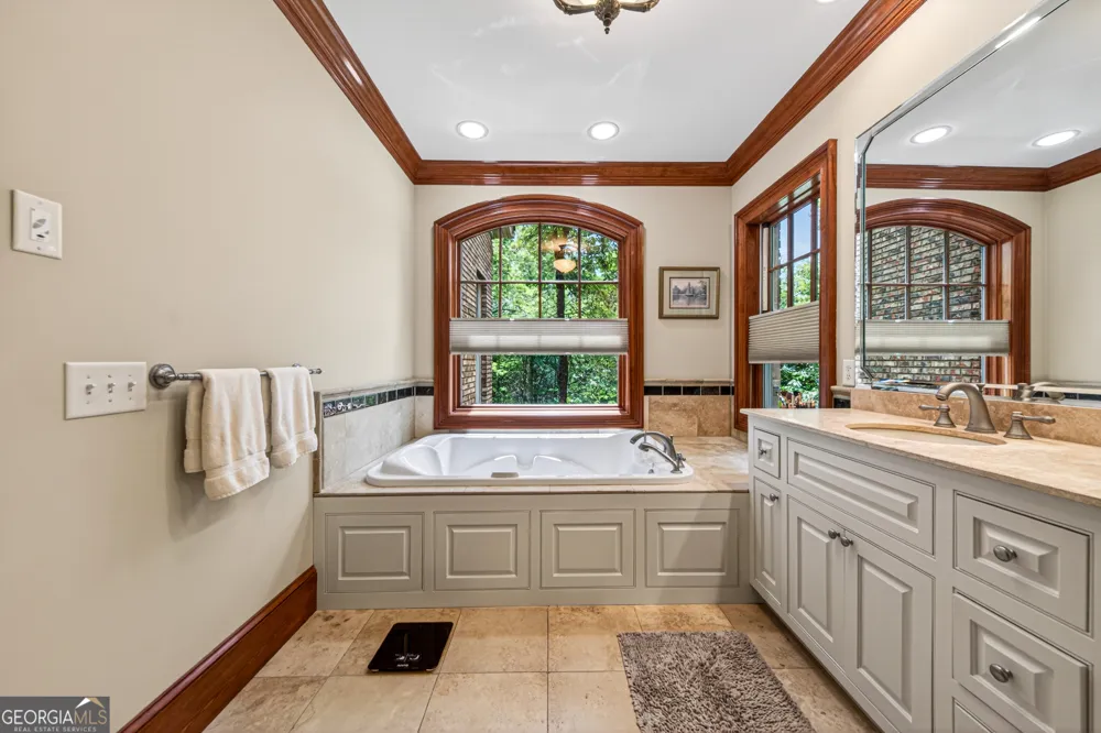 795 Chenocetah DR Cornelia, GA 30531