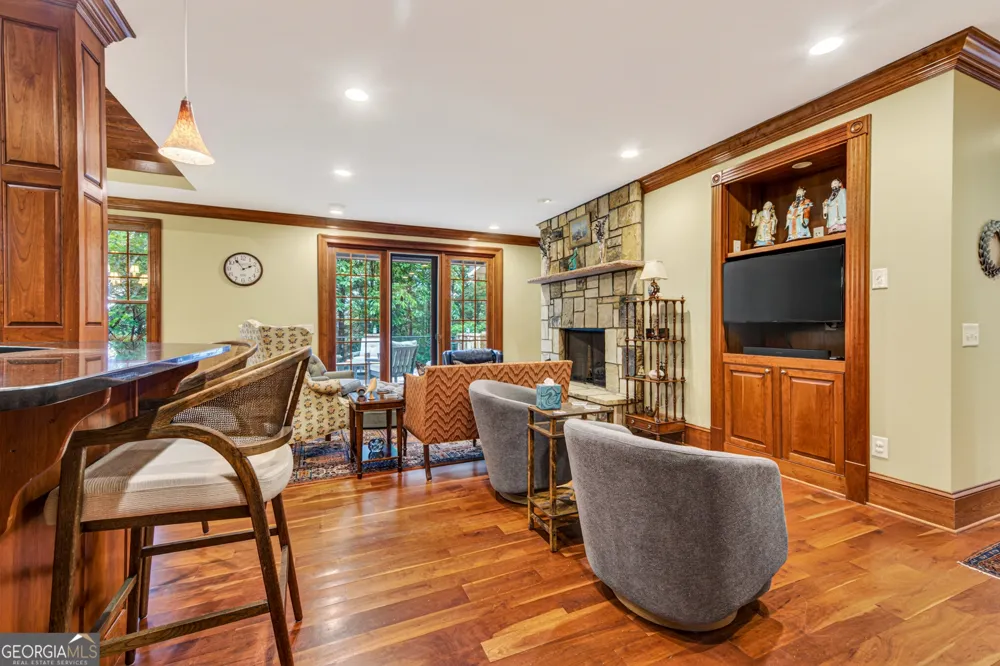 795 Chenocetah DR Cornelia, GA 30531