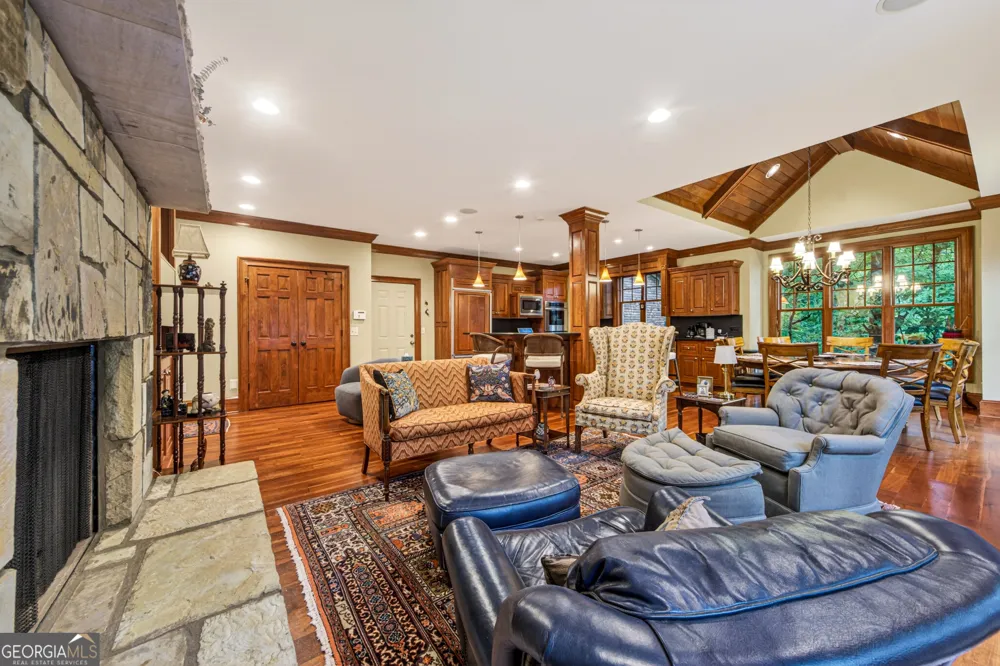 795 Chenocetah DR Cornelia, GA 30531