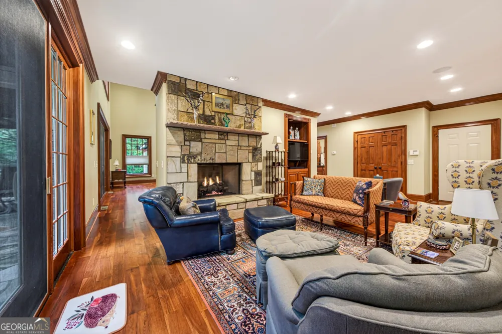 795 Chenocetah DR Cornelia, GA 30531