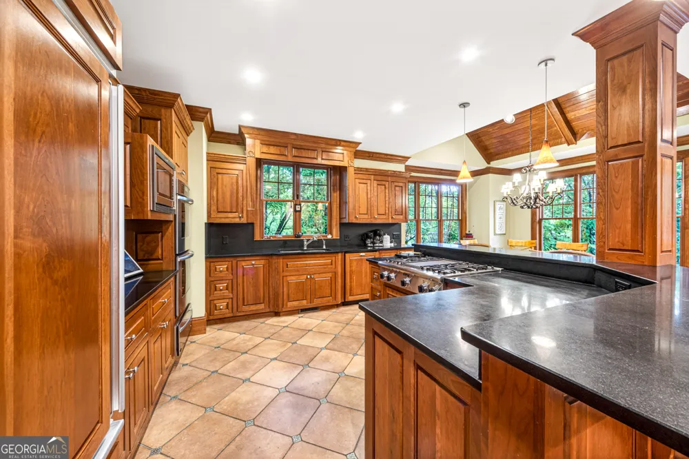 795 Chenocetah DR Cornelia, GA 30531
