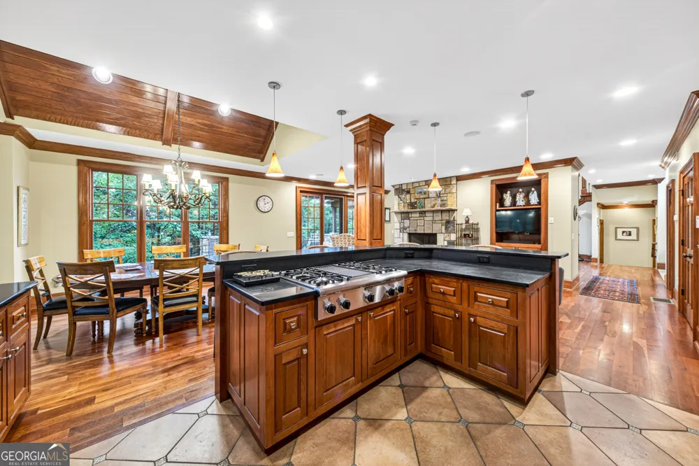 795 Chenocetah DR Cornelia, GA 30531
