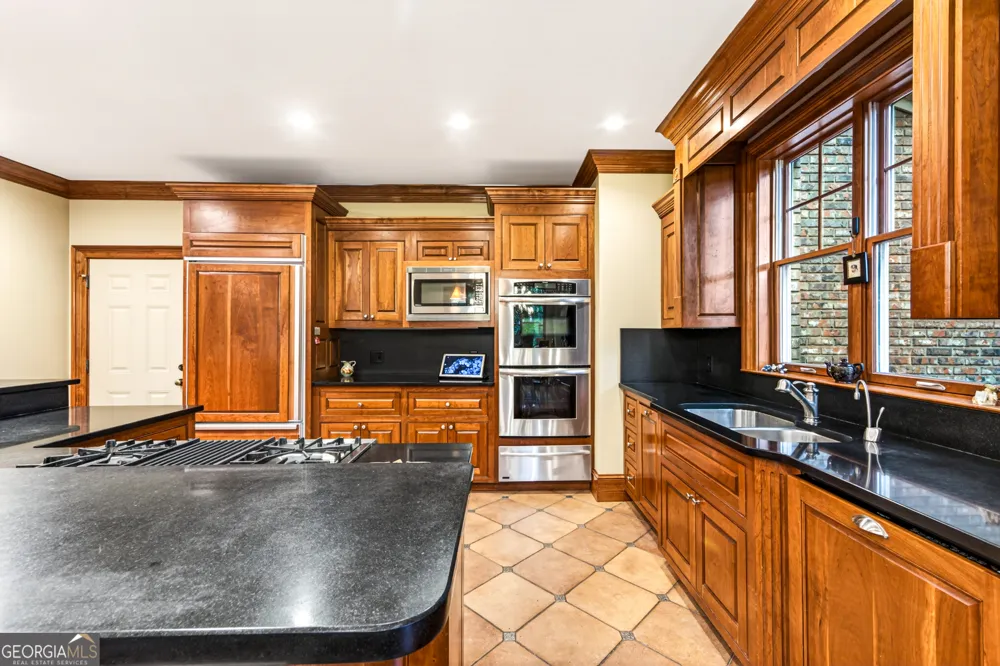 795 Chenocetah DR Cornelia, GA 30531