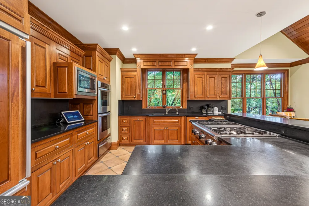 795 Chenocetah DR Cornelia, GA 30531