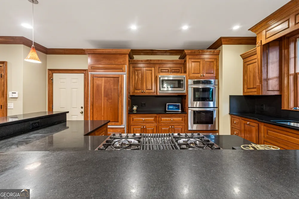 795 Chenocetah DR Cornelia, GA 30531